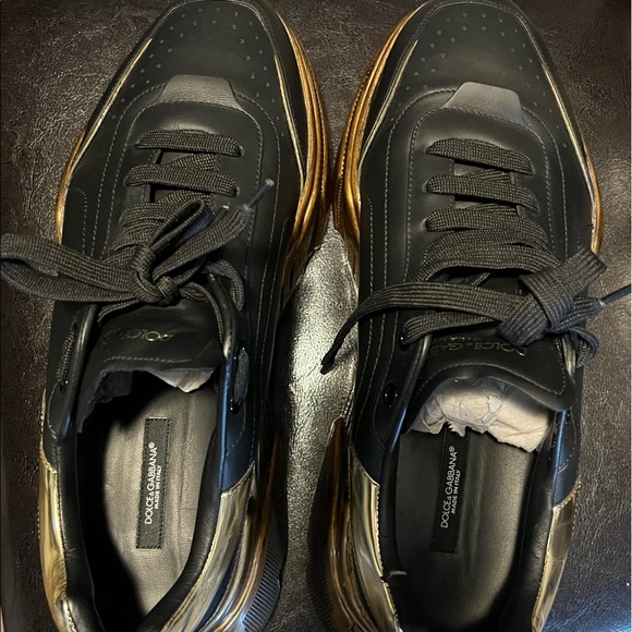Dolce & Gabbana black and gold sneaker - Picture 4 of 7